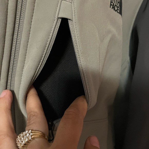 Mens Large Two-Toned Grey “The North Face” Jacket - Picture 3 of 14